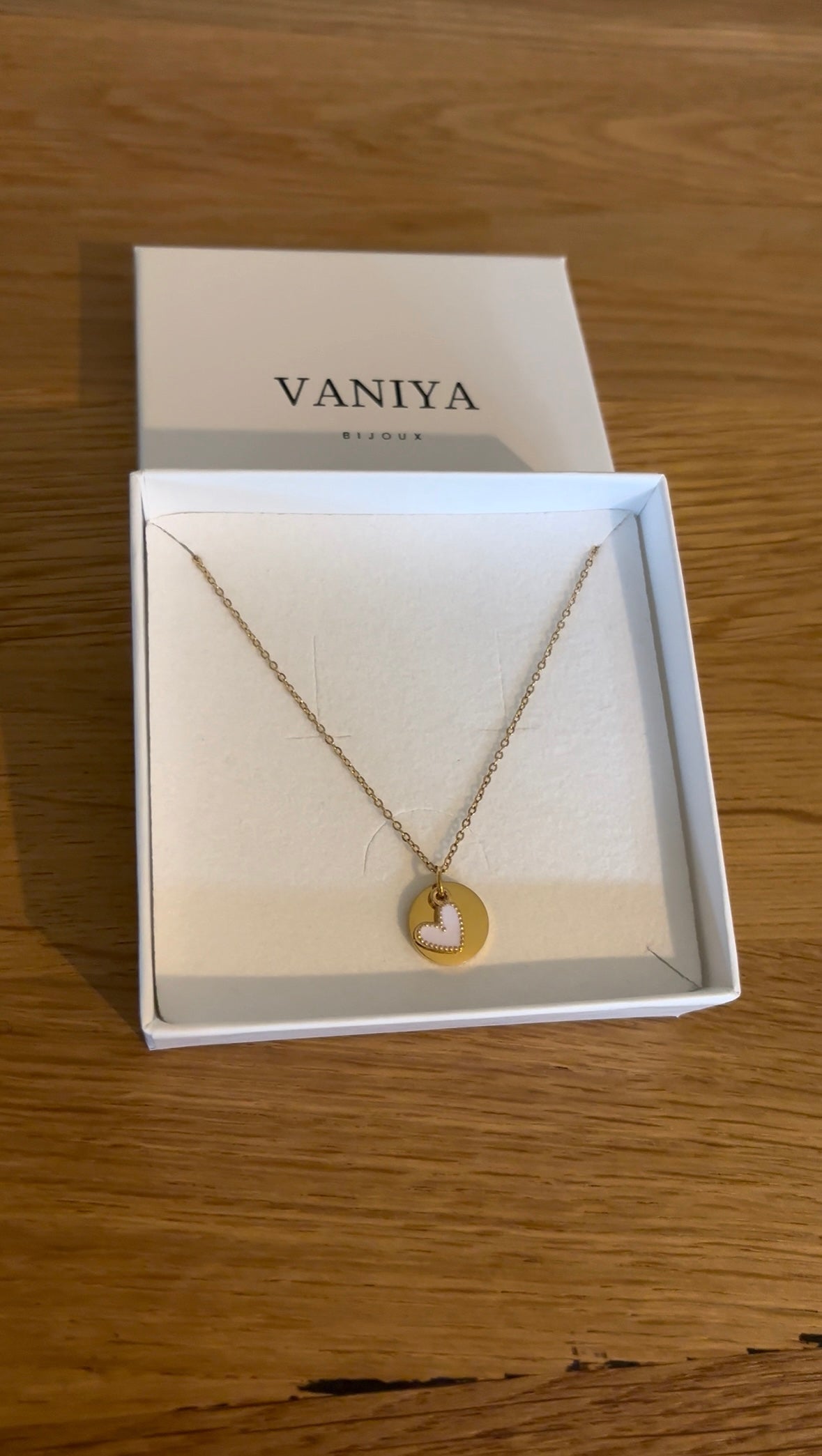 Collier Petit coeur blanc médaillon 12mm "sans gravure"