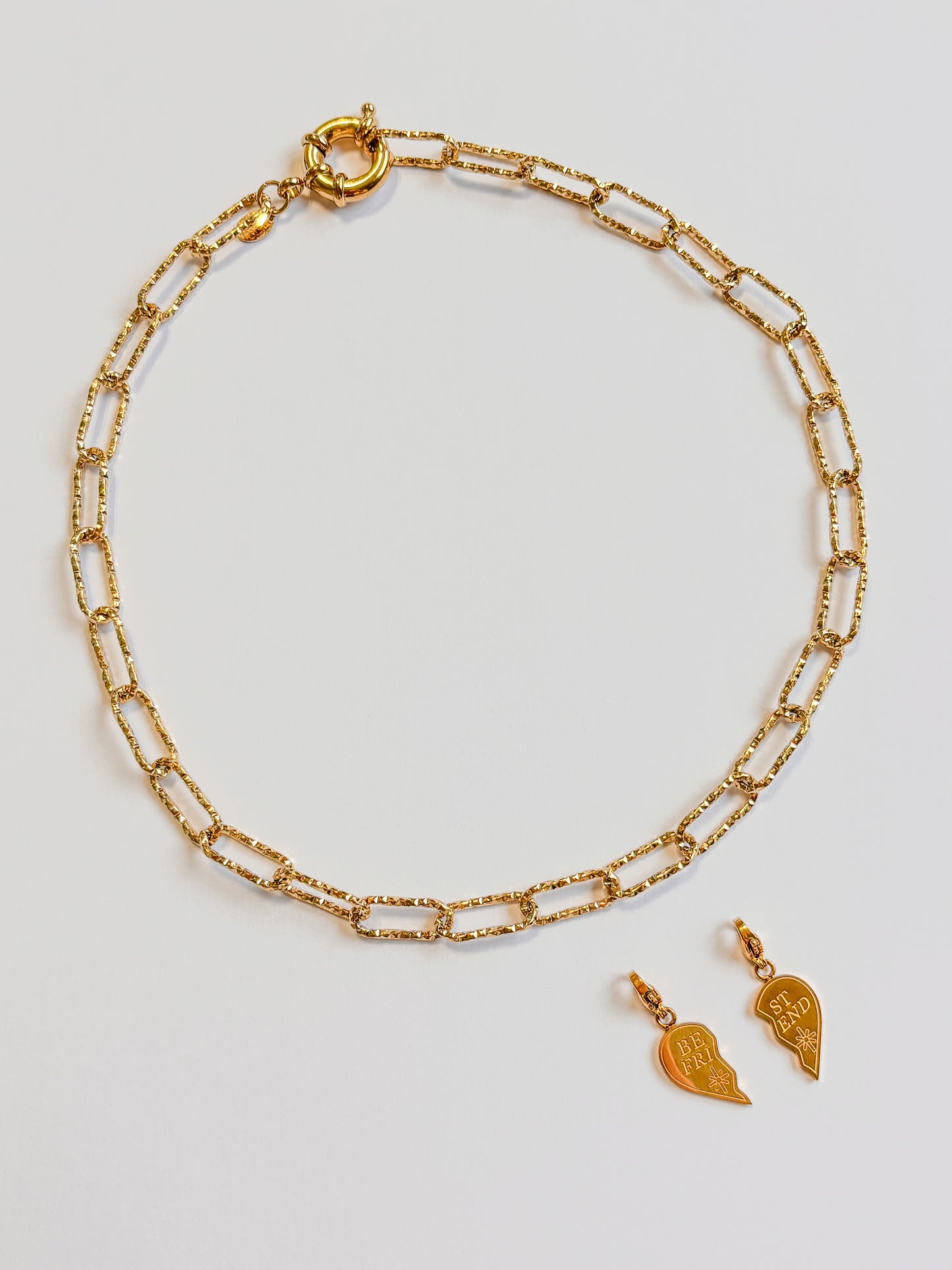 Collier Charm maillons ovales diamantés et fermoir bouée