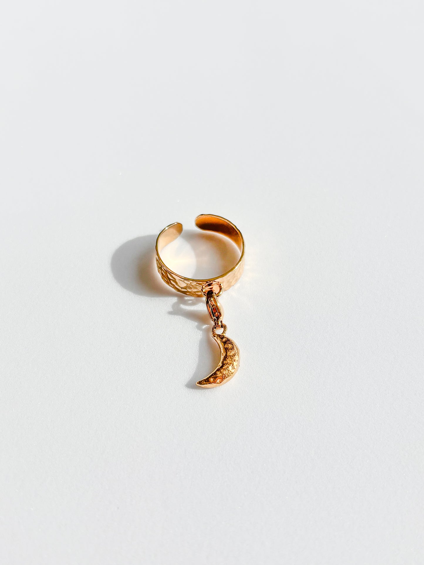 Bague Anneau martelé pour charm/breloque