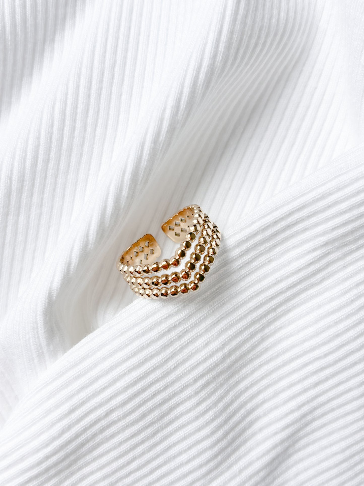 Bague 3 rangs effet milgrain en V