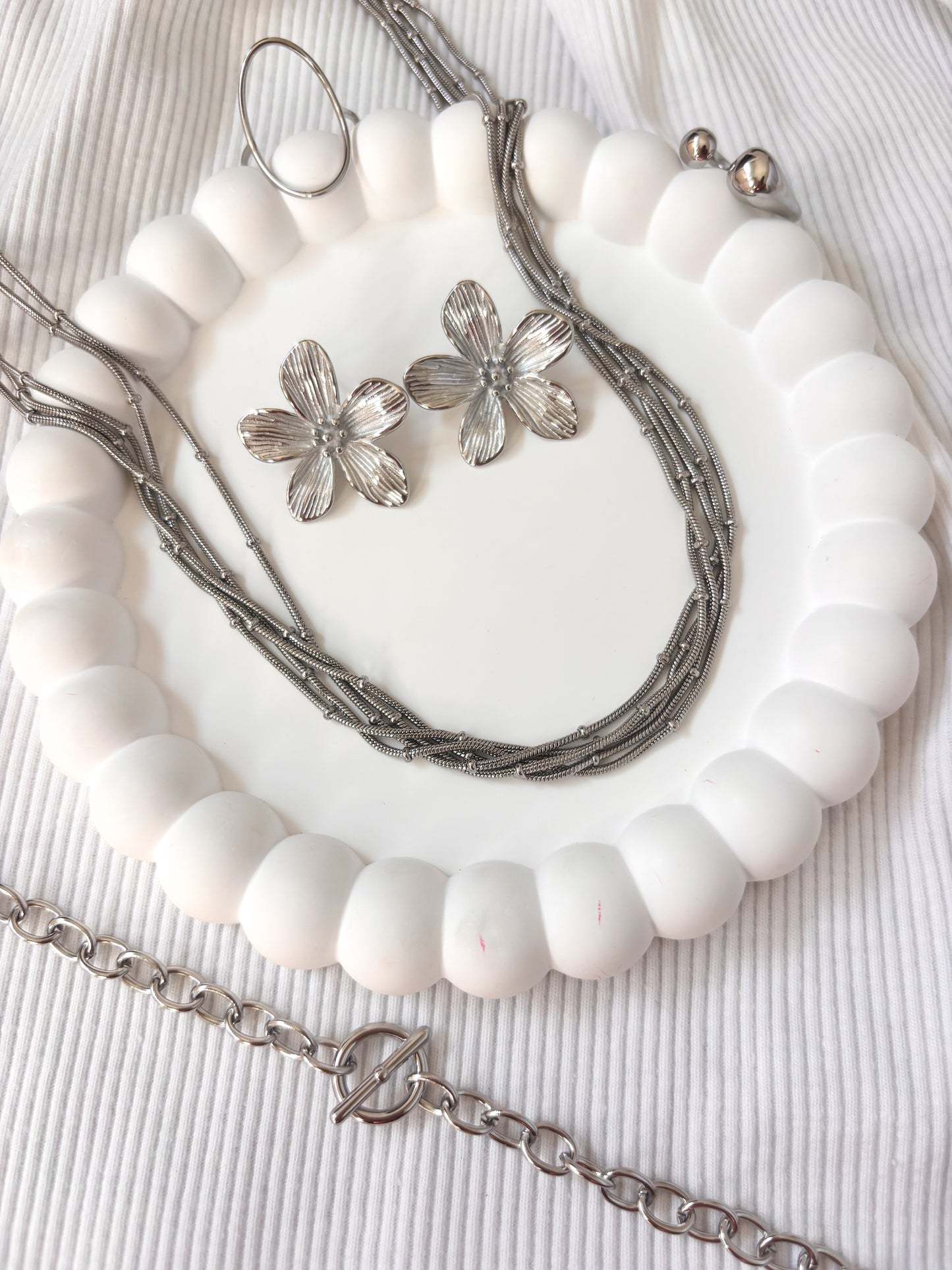 Collier Dolly