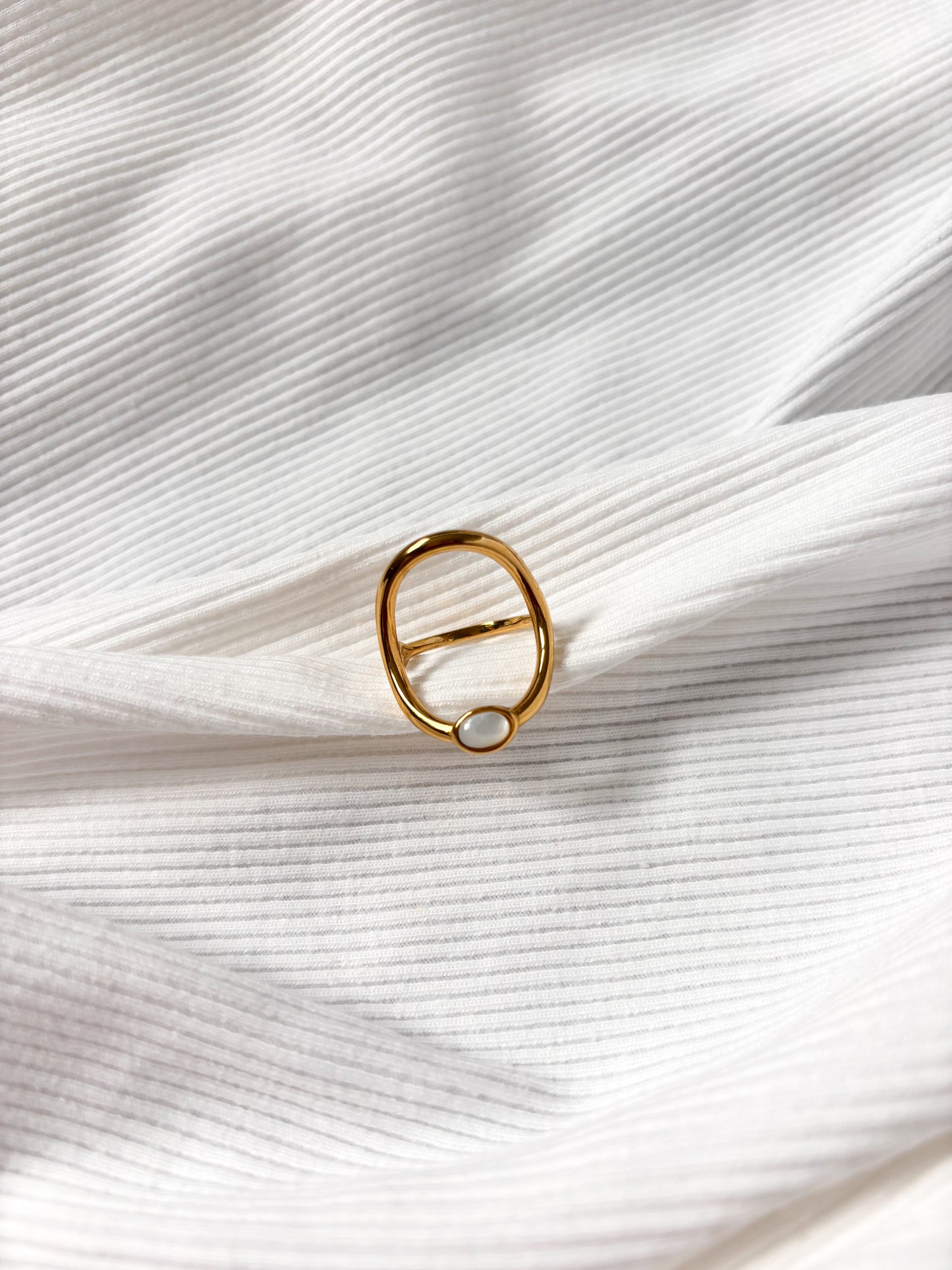 Bague Cercle pierre blanche