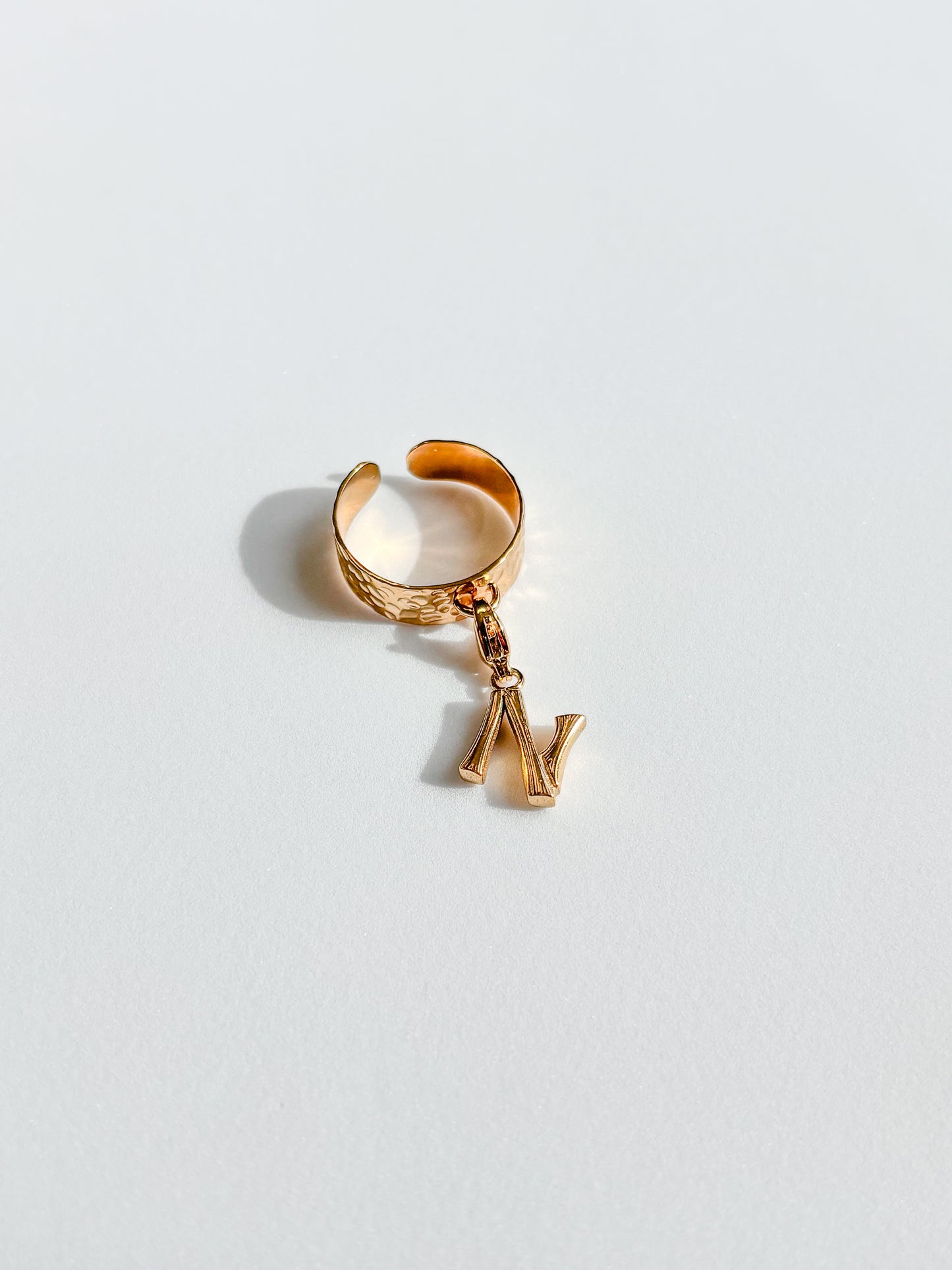 Bague Anneau martelé pour charm/breloque