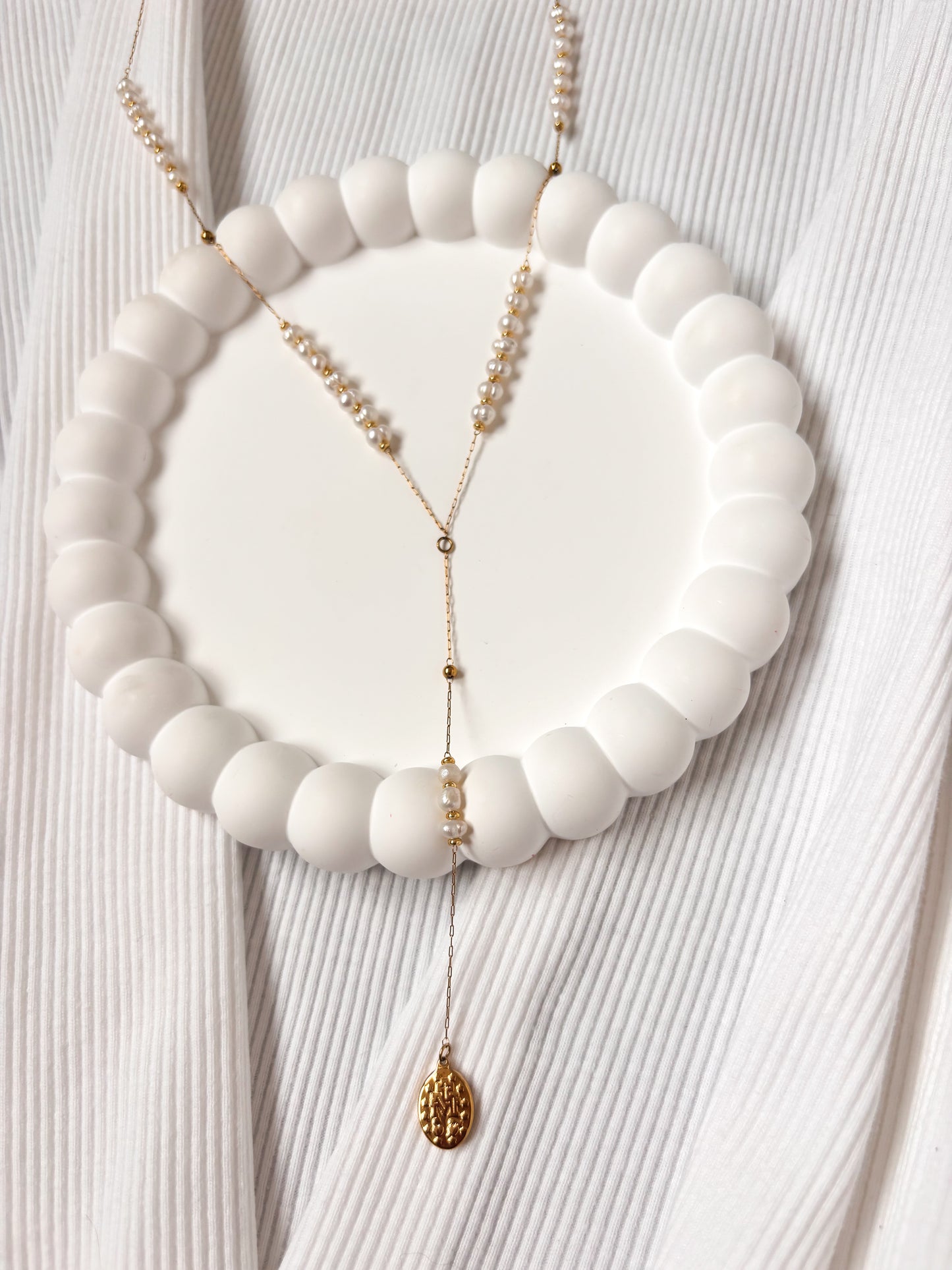Collier Fin Pendentif Vierge à Perles d'Eau Douce
