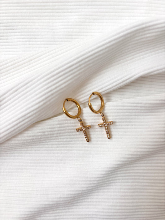 Boucle d'oreille Mini créole breloque croix strass
