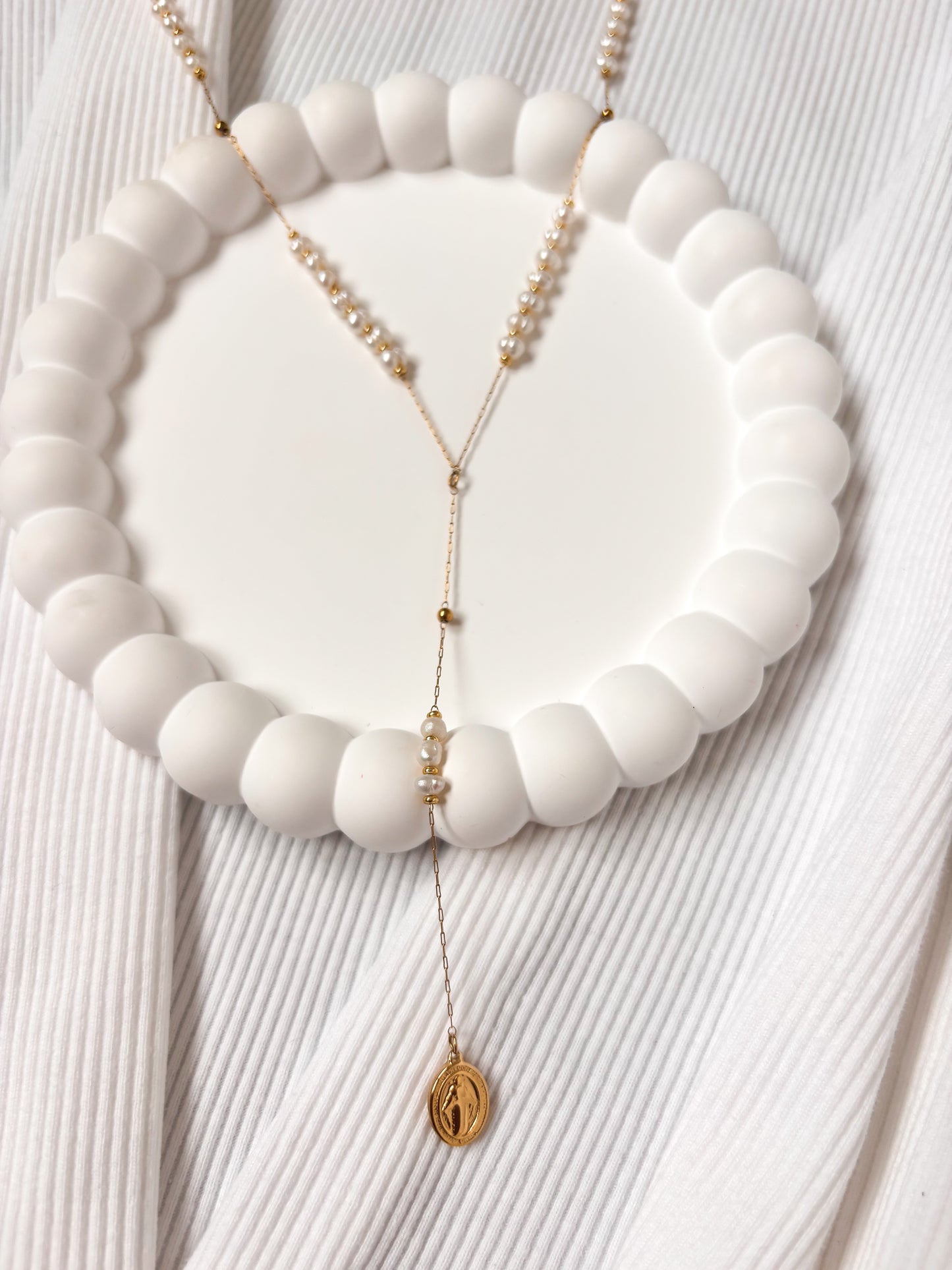 Collier Fin Pendentif Vierge à Perles d'Eau Douce