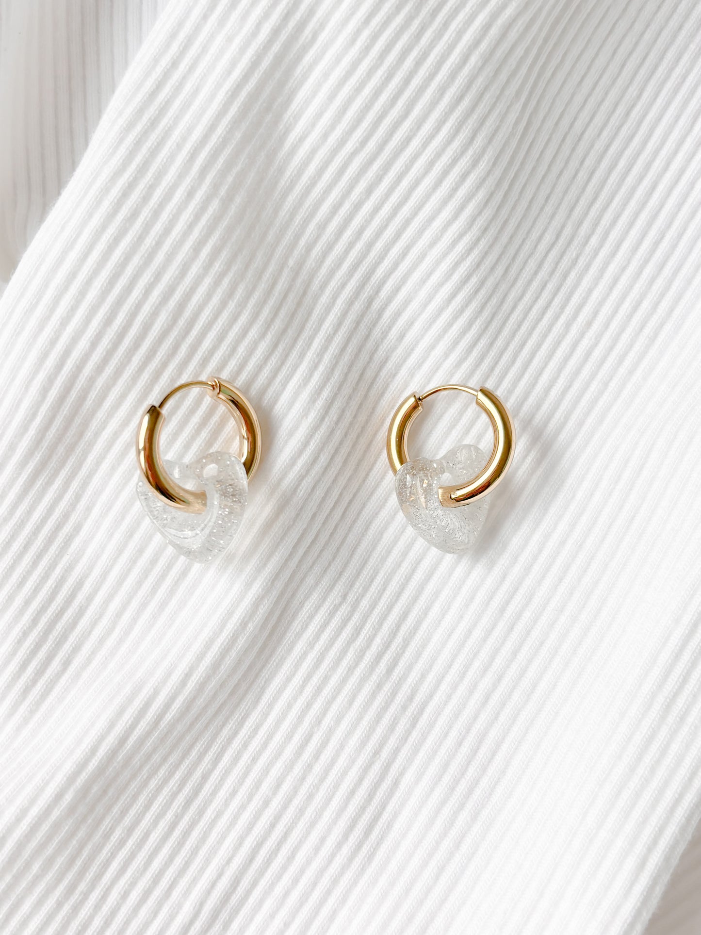 Boucle d'Oreille Créole Coeur en résine ( silver )